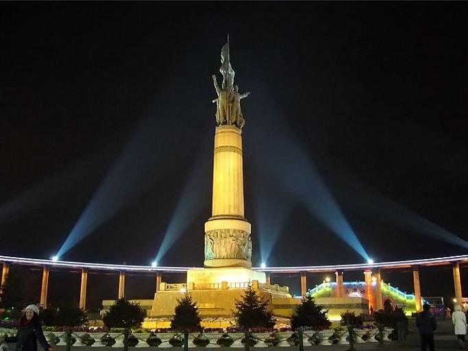 江西省领导参加义务植树活动:JDB电子游戏官网(图3) JDB电子游戏官网