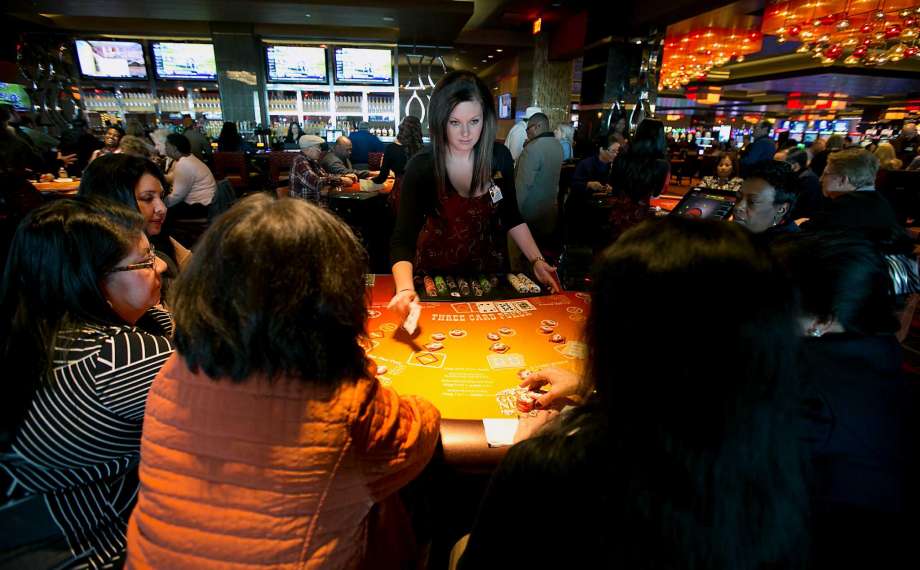 【JDB电子游戏官网】花生地里甜菜夜蛾爆发,如何做好防治工作!(图2) JDB电子游戏官网