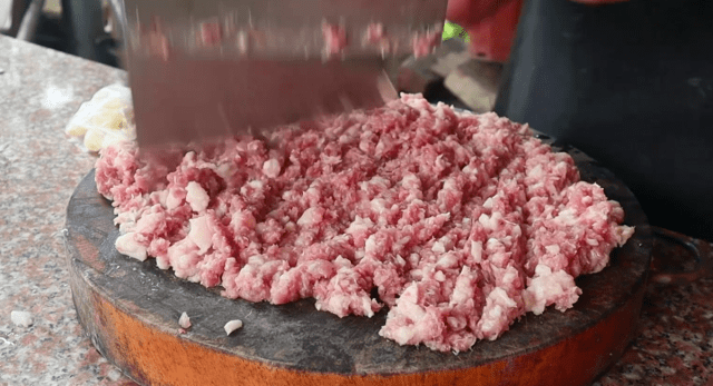 红烧狮子头这样做最经典 注意这点肉质细嫩鲜美 鲜味营养又解馋“JDB电子试玩网页版”(图3)
红烧狮子头这样做最经典 注意这点肉质细嫩鲜美 鲜味营养又解馋“JDB电子试玩网页版”(图3)