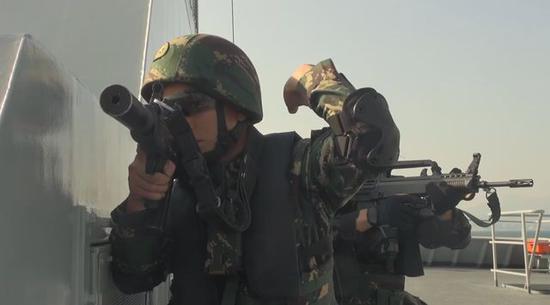 “JDB电子游戏官网”多家英媒:戴尔冲上看台与球迷冲突 原由是球迷侮辱了他弟弟(图1) JDB电子